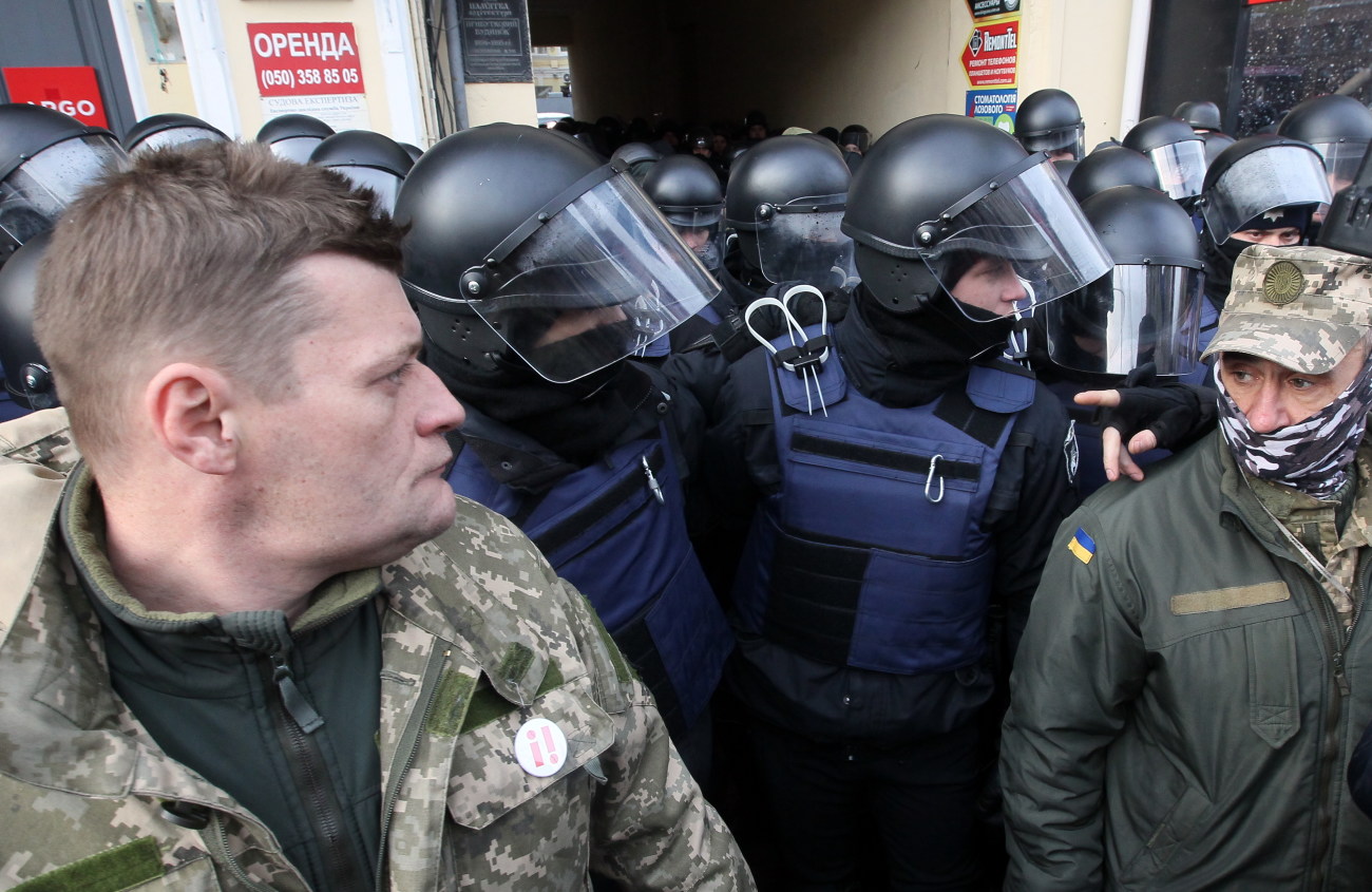 В Киеве судят Саакашвили: возле суда дежурят его сторонники и правоохранители