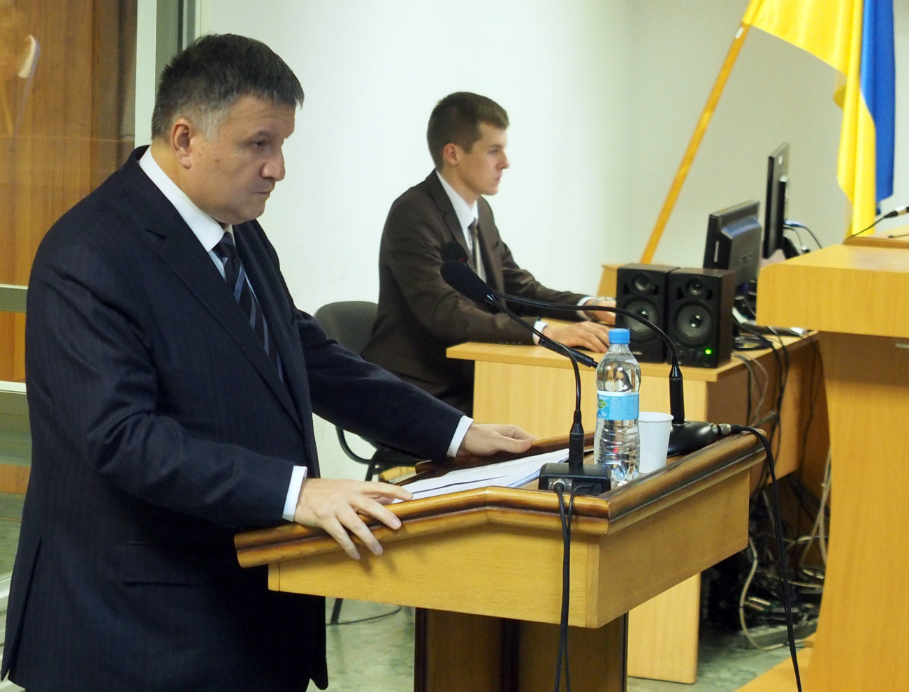 Авакова и Яценюка допросили в суде по делу Януковича