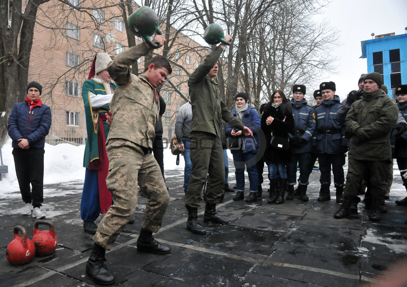 Как харьковские курсанты ВУЗов силовых структур Масленицу праздновали