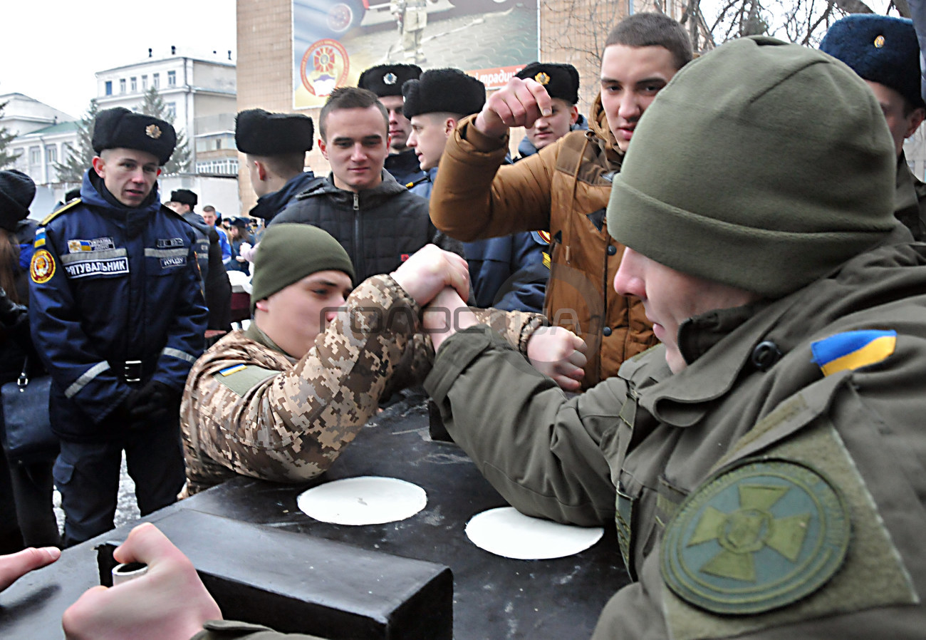 Как харьковские курсанты ВУЗов силовых структур Масленицу праздновали