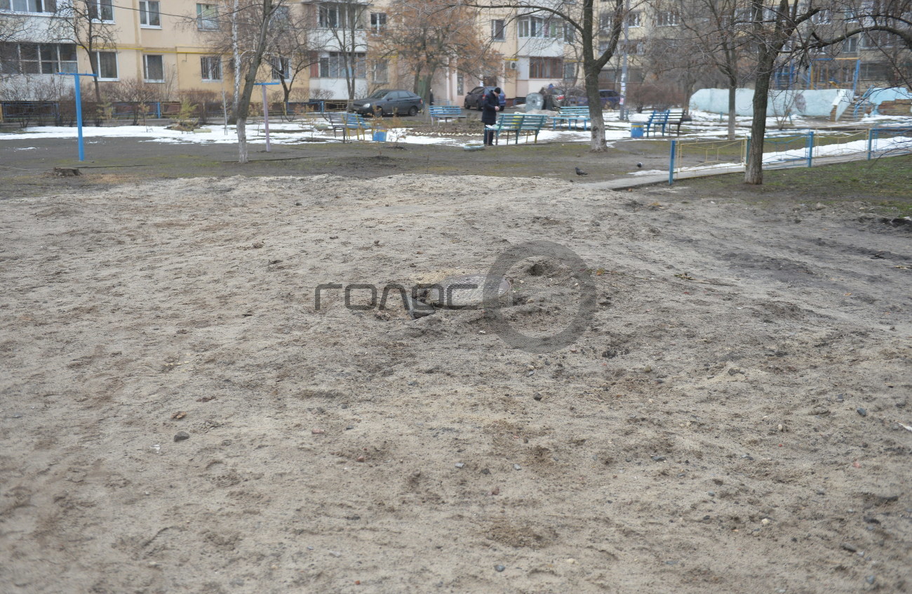 Разбитые дворы и горы мусора&#8230; или Как киевские власти облагораживают Киев