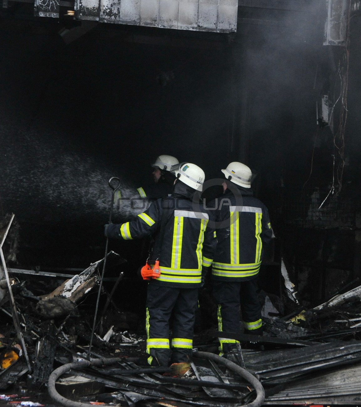 Возле метро «Левобережная» произошел пожар, из-за сильного дыма станцию закрывали