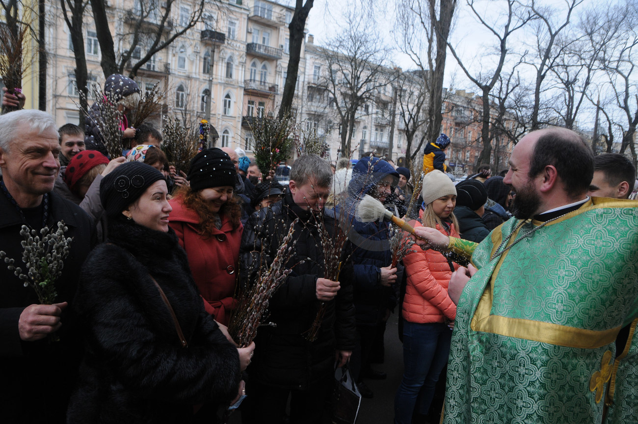 Православные отмечают Вербное воскресенье