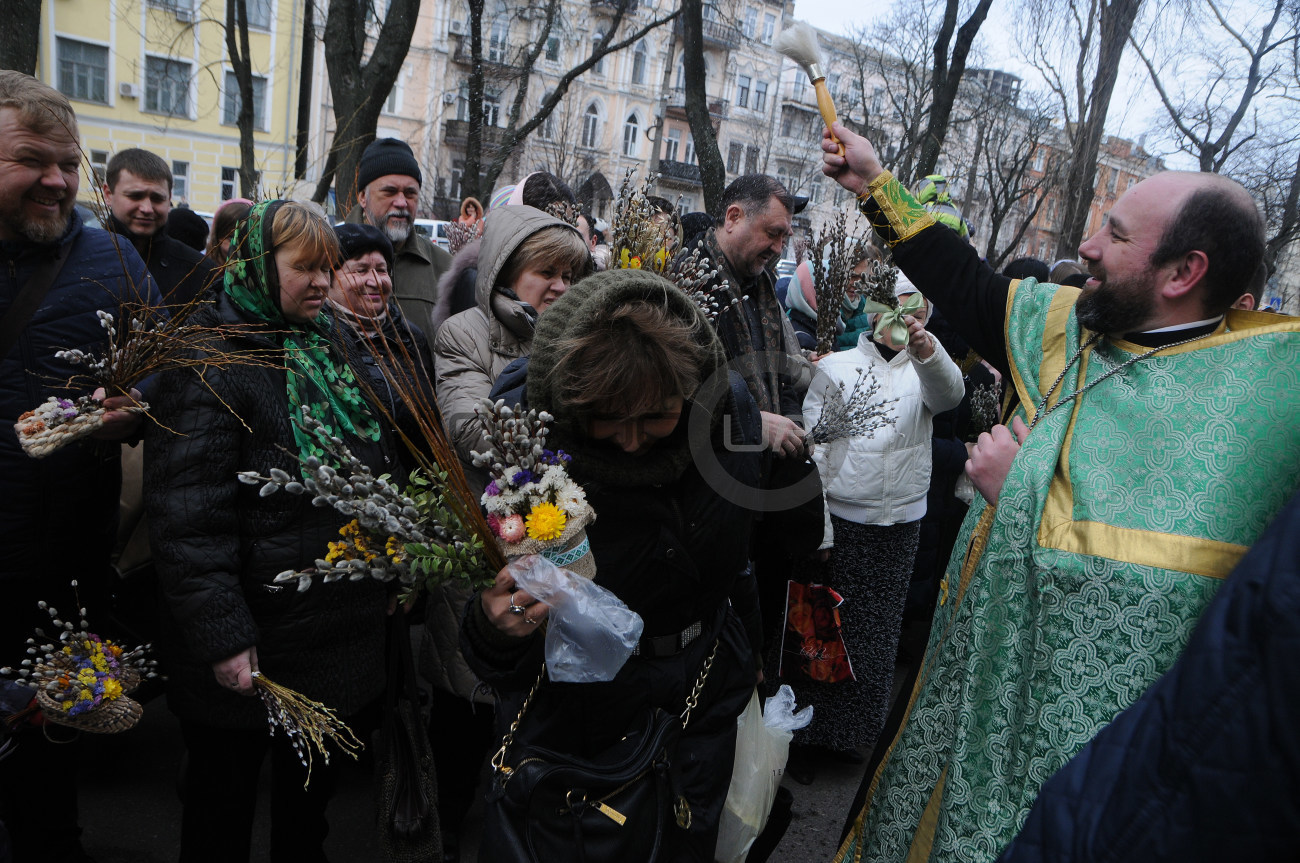 Православные отмечают Вербное воскресенье