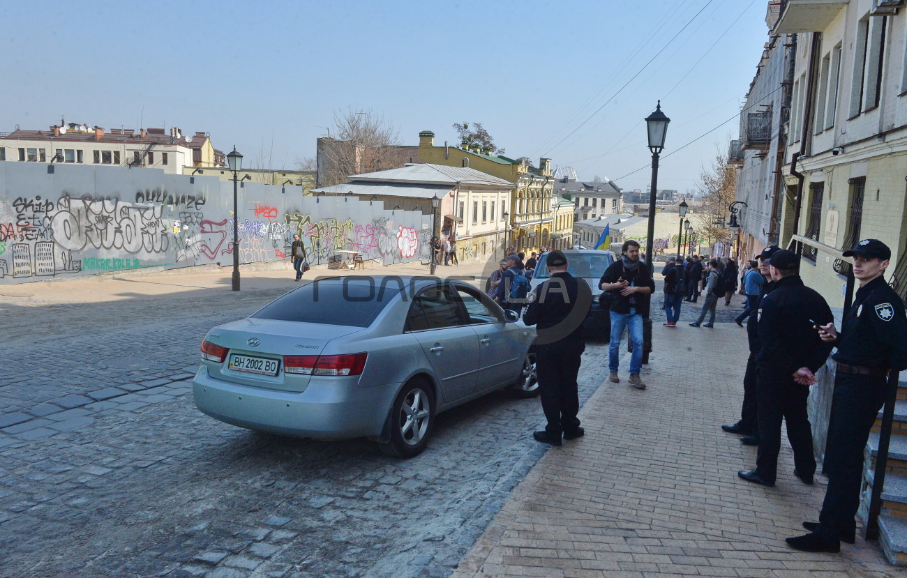 В Киеве митинговали против незаконной стройки Андреевского спуска