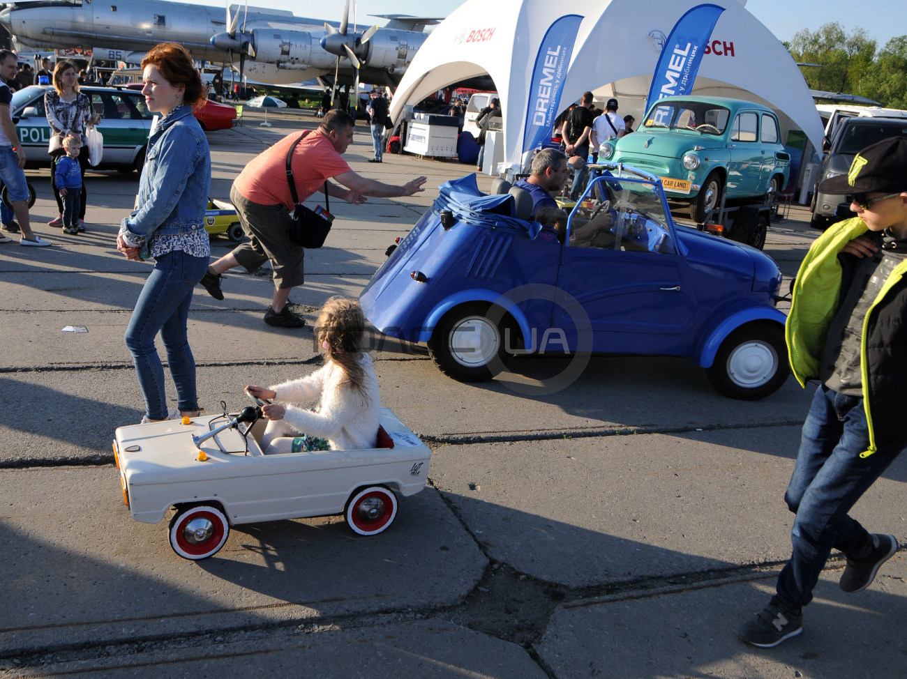 В Киеве проходит фестиваль ретро-автомобилей &#171;OldCarLand&#187;