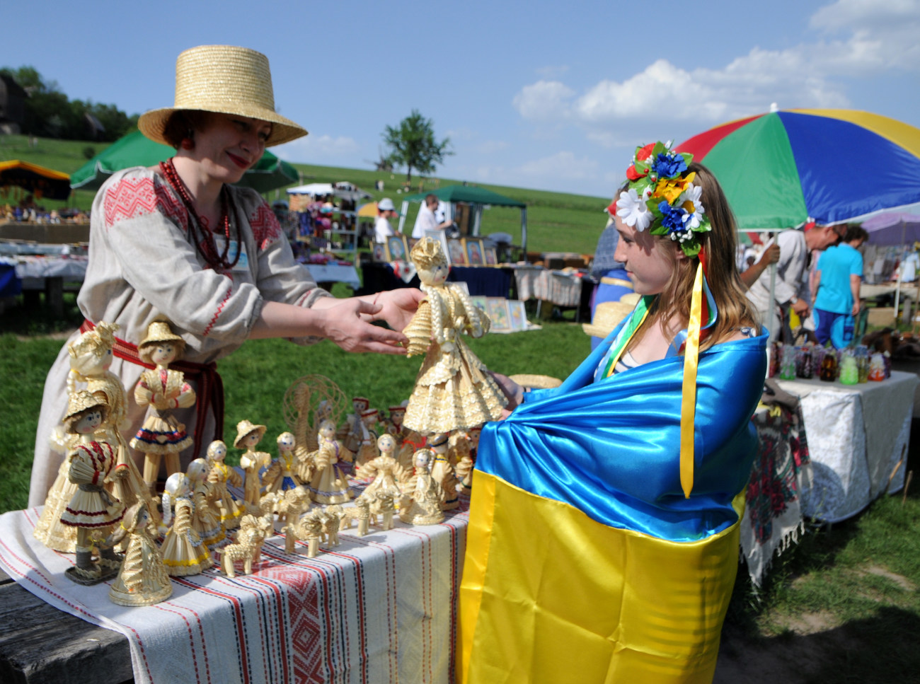 На «Певческом поле» проходит традиционная «Весенняя ярмарка народного искусства»