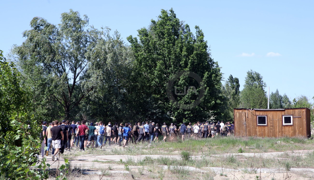 Националисты заблокировали дом Левочкина