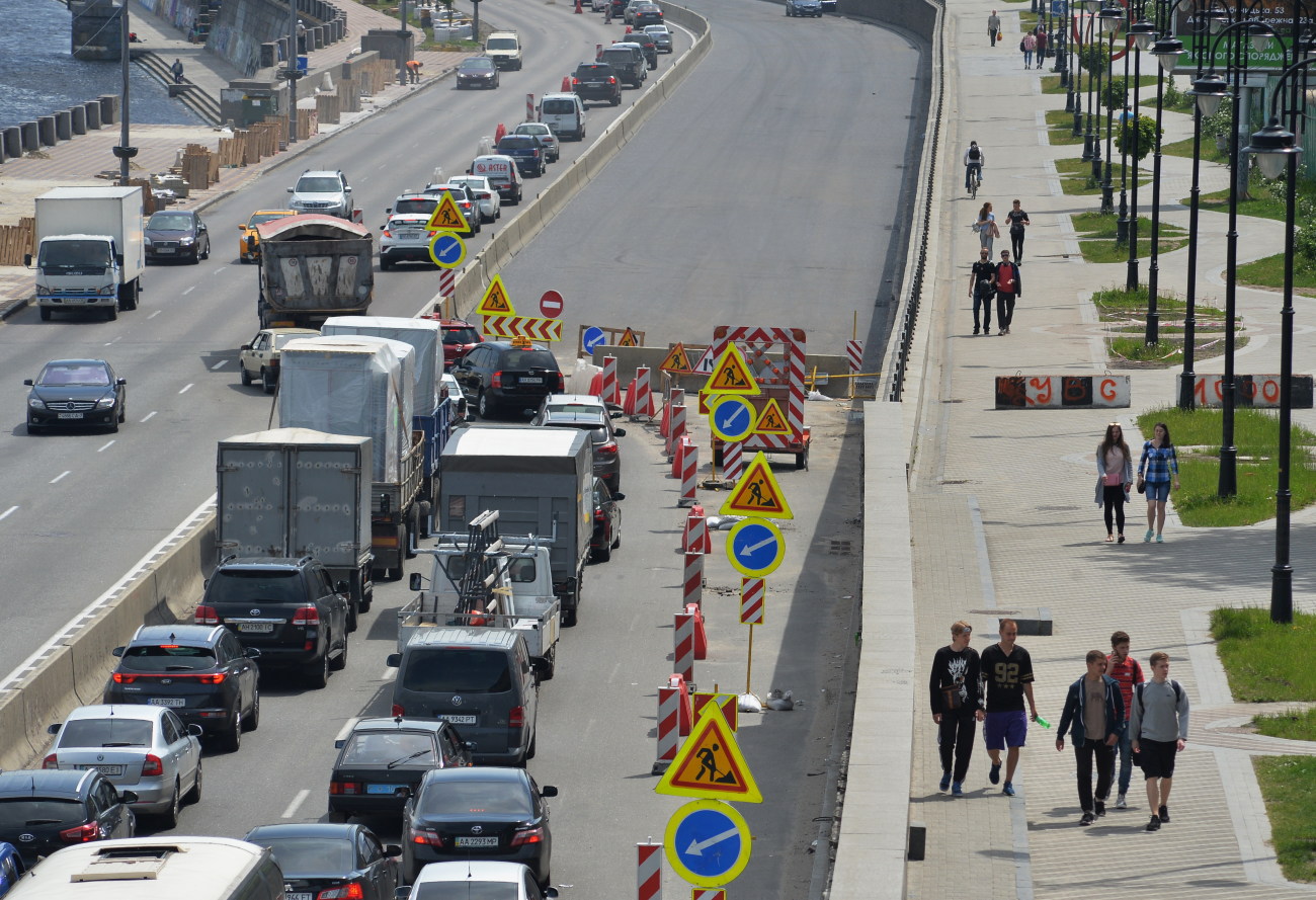 В Киеве заканчивают первый этап ремонта Набережного шоссе