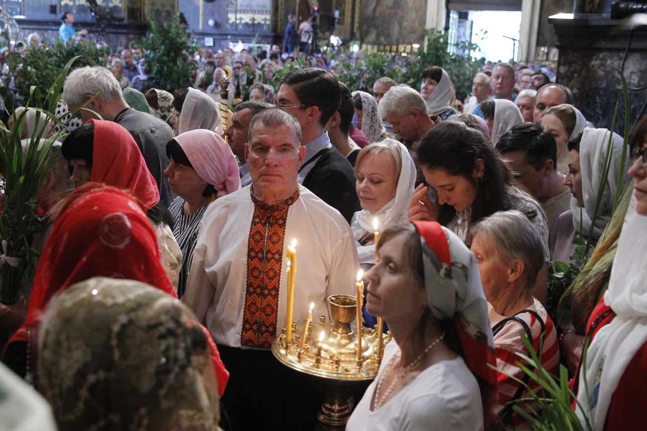 Верующие отмечают День Святой Троицы