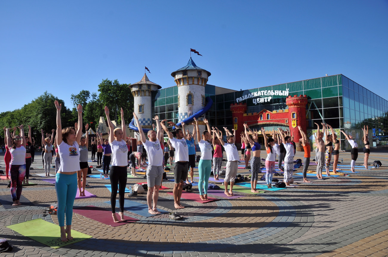 Как в Харькове Всемирный День йоги отметили