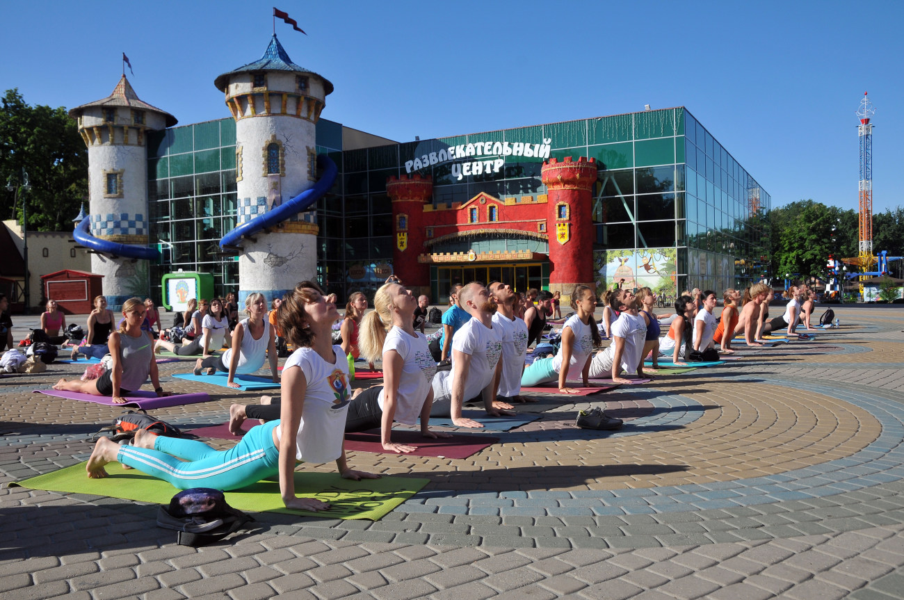 Как в Харькове Всемирный День йоги отметили