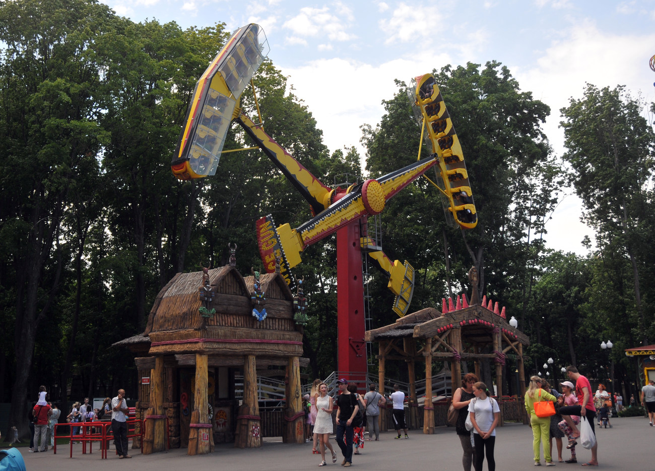 Парк Горького в Харькове – один из самых крупных в Европе развлекательных центров под открытым небом