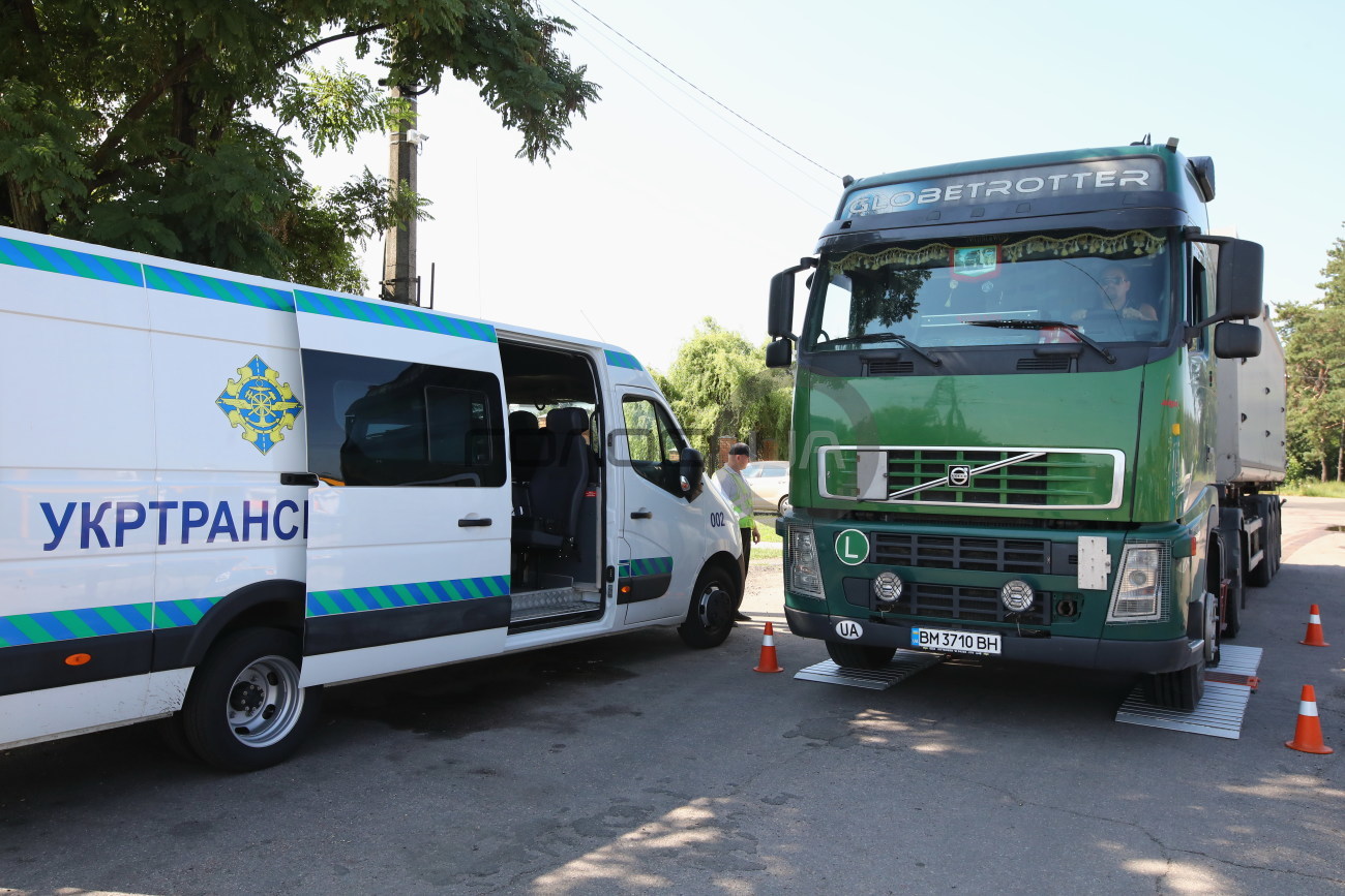 На Киевщине проверили весовую нагрузку на автодороги