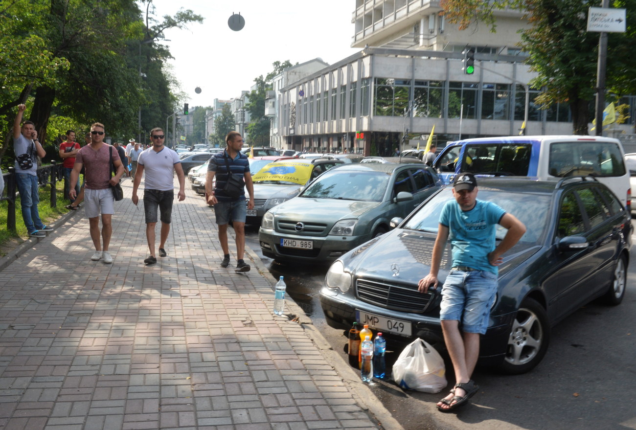 В Киеве продолжается митинг владельцев &#171;евроблях&#187;