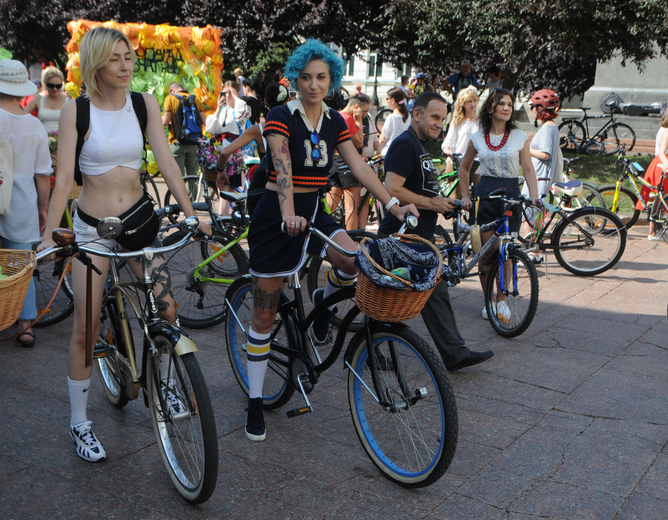 В Киеве состоялся ежегодный велопарад девушек Kyiv Cycle Chic