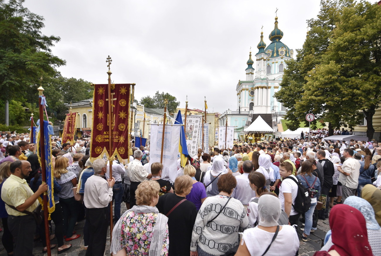 Верующие Украинской автокефальной православной церкви  прошли крестным ходом в Киеве