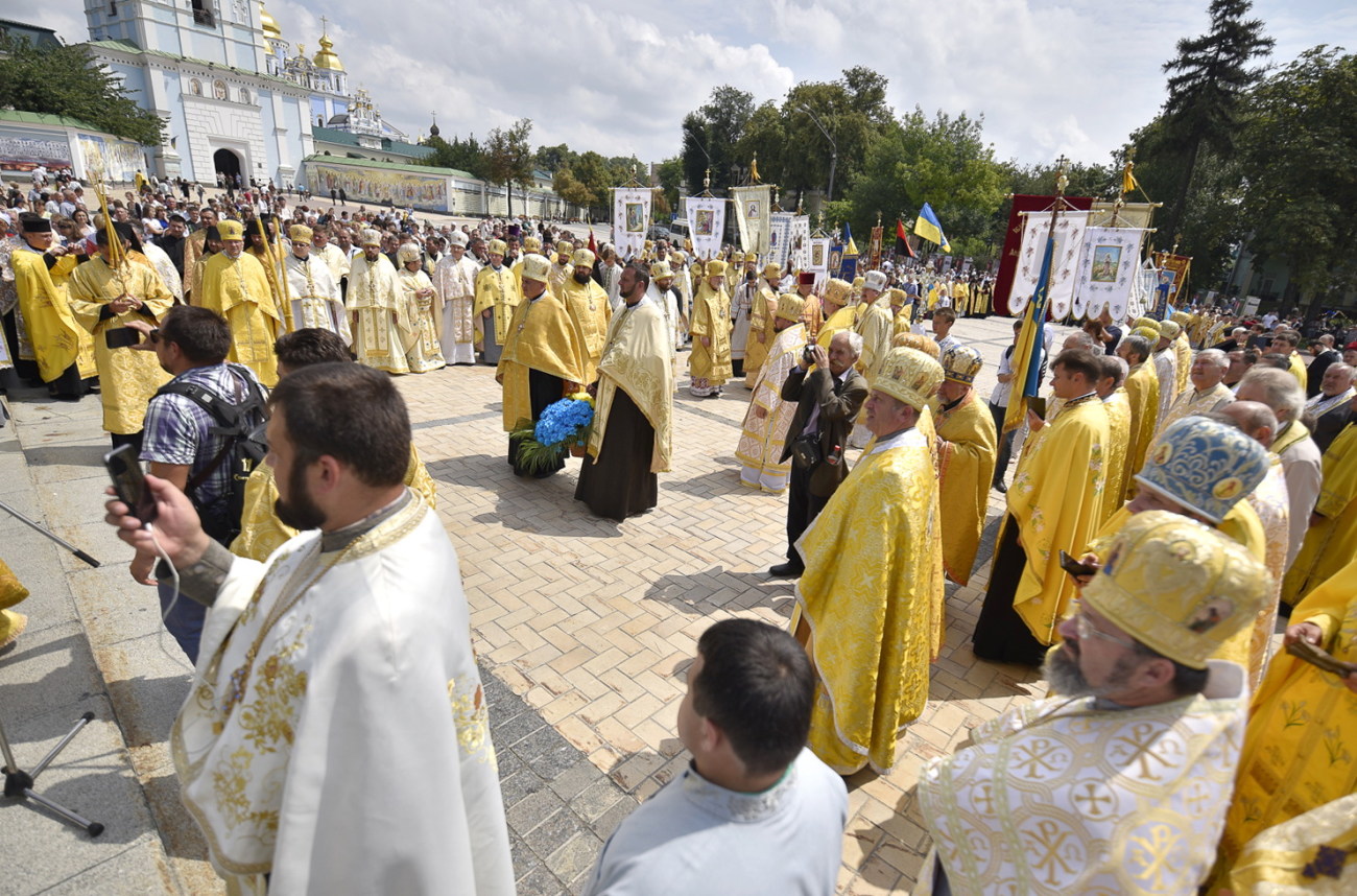 Верующие Украинской автокефальной православной церкви  прошли крестным ходом в Киеве