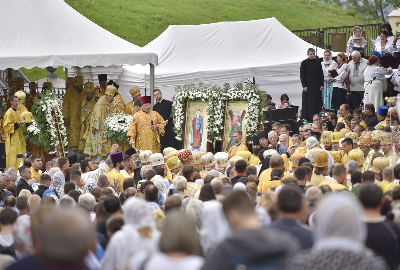 Верующие Украинской автокефальной православной церкви  прошли крестным ходом в Киеве