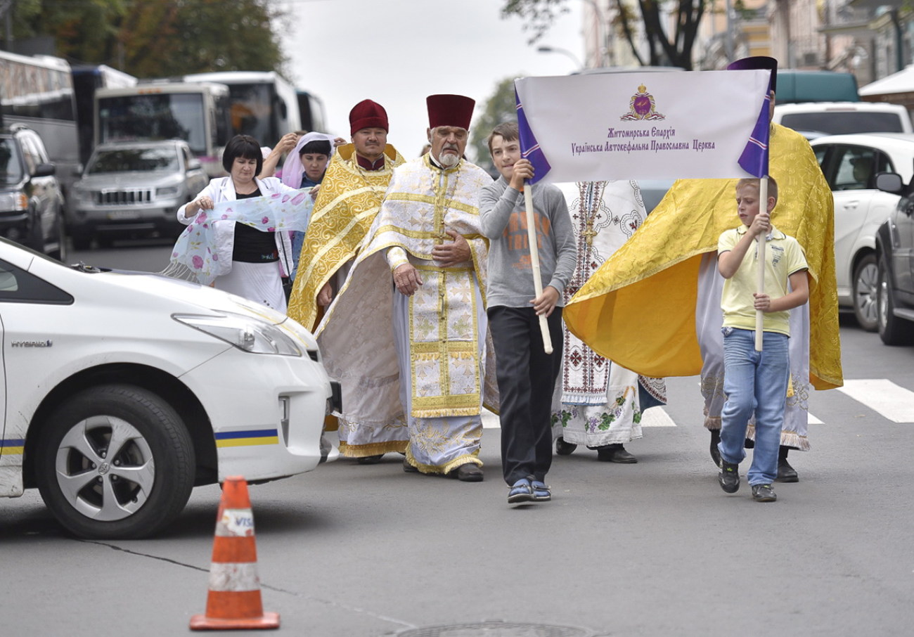 Верующие Украинской автокефальной православной церкви  прошли крестным ходом в Киеве