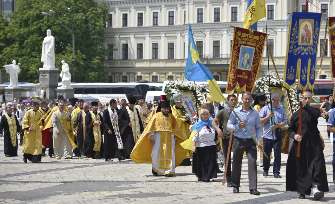 Верующие Украинской автокефальной православной церкви  прошли крестным ходом в Киеве