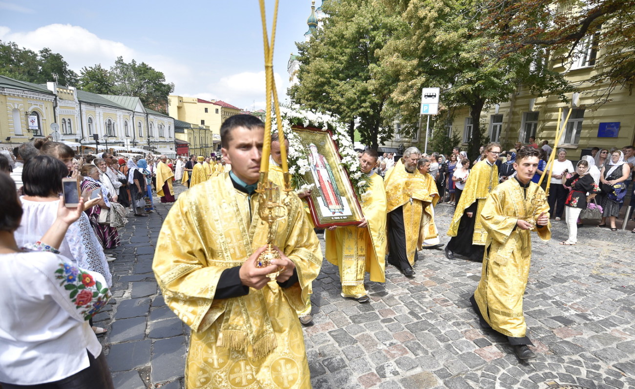 Верующие Украинской автокефальной православной церкви  прошли крестным ходом в Киеве