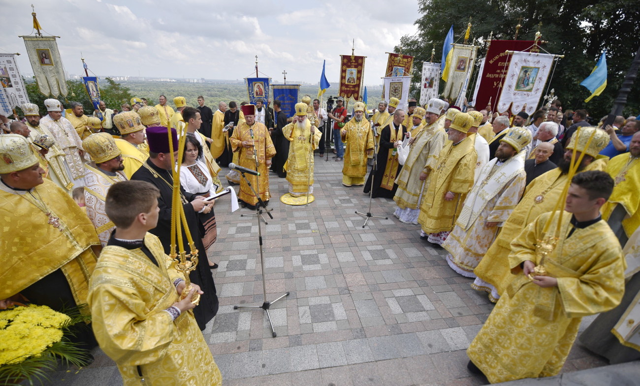 Верующие Украинской автокефальной православной церкви  прошли крестным ходом в Киеве