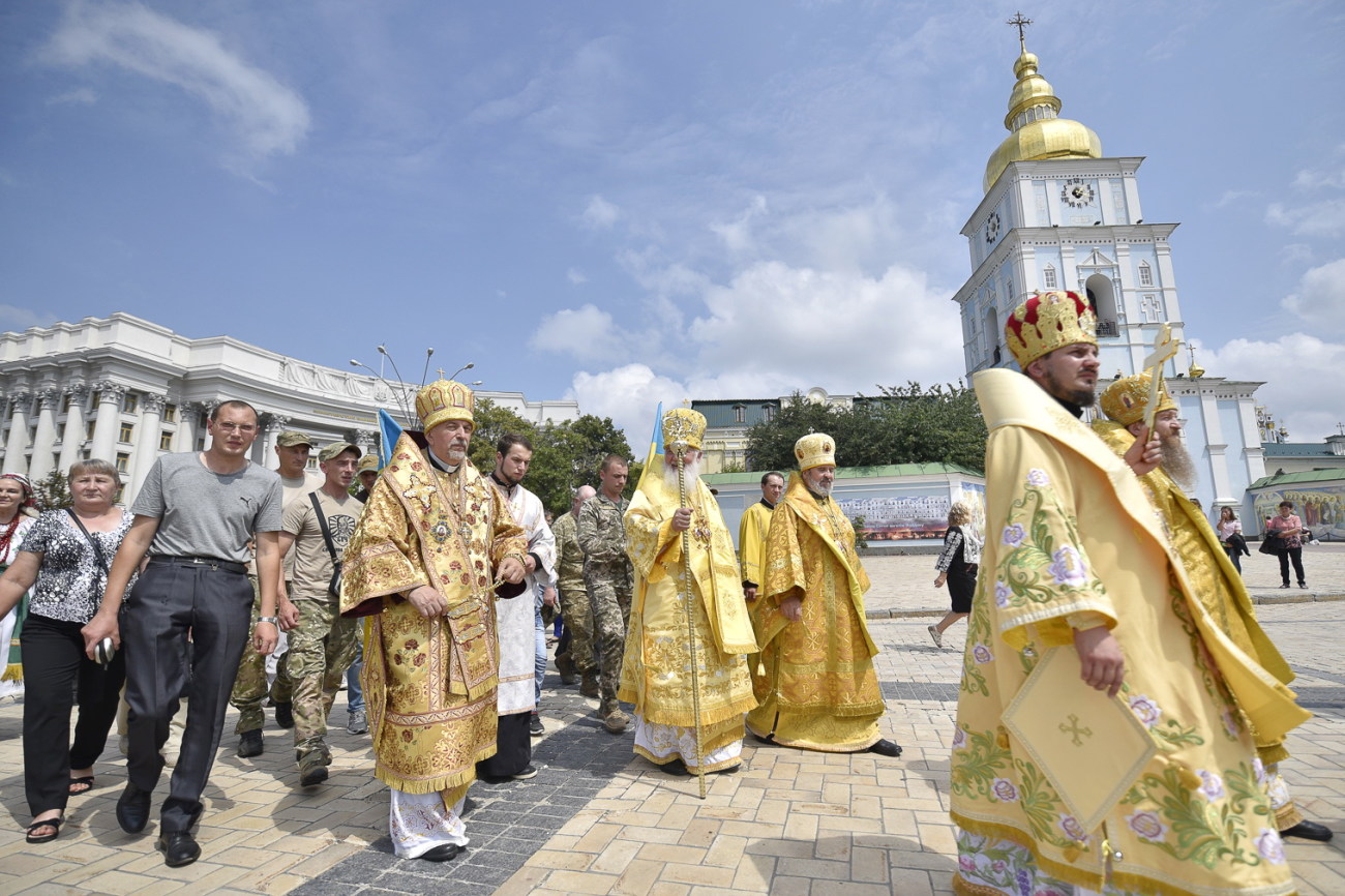 Верующие Украинской автокефальной православной церкви  прошли крестным ходом в Киеве