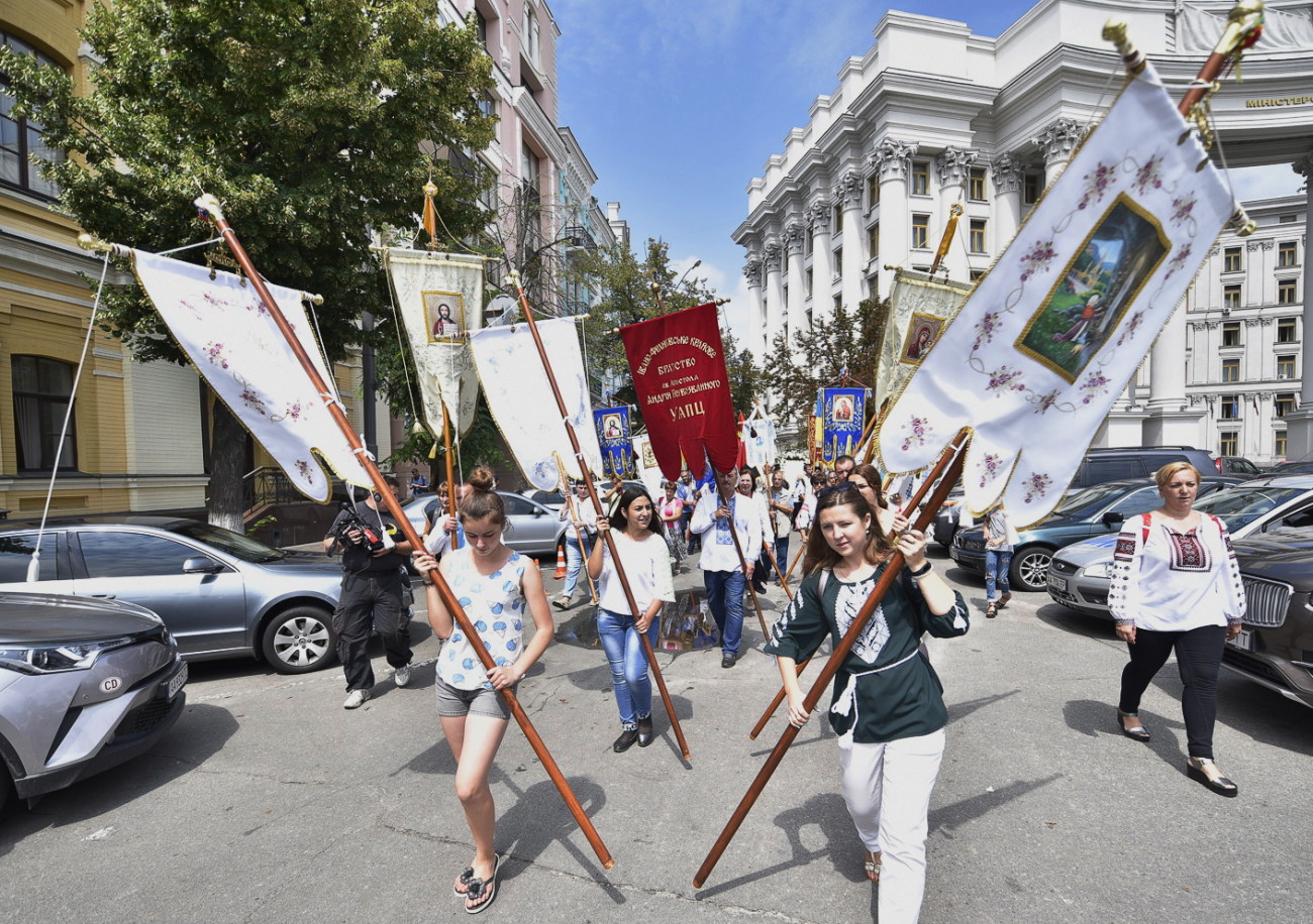 Верующие Украинской автокефальной православной церкви  прошли крестным ходом в Киеве