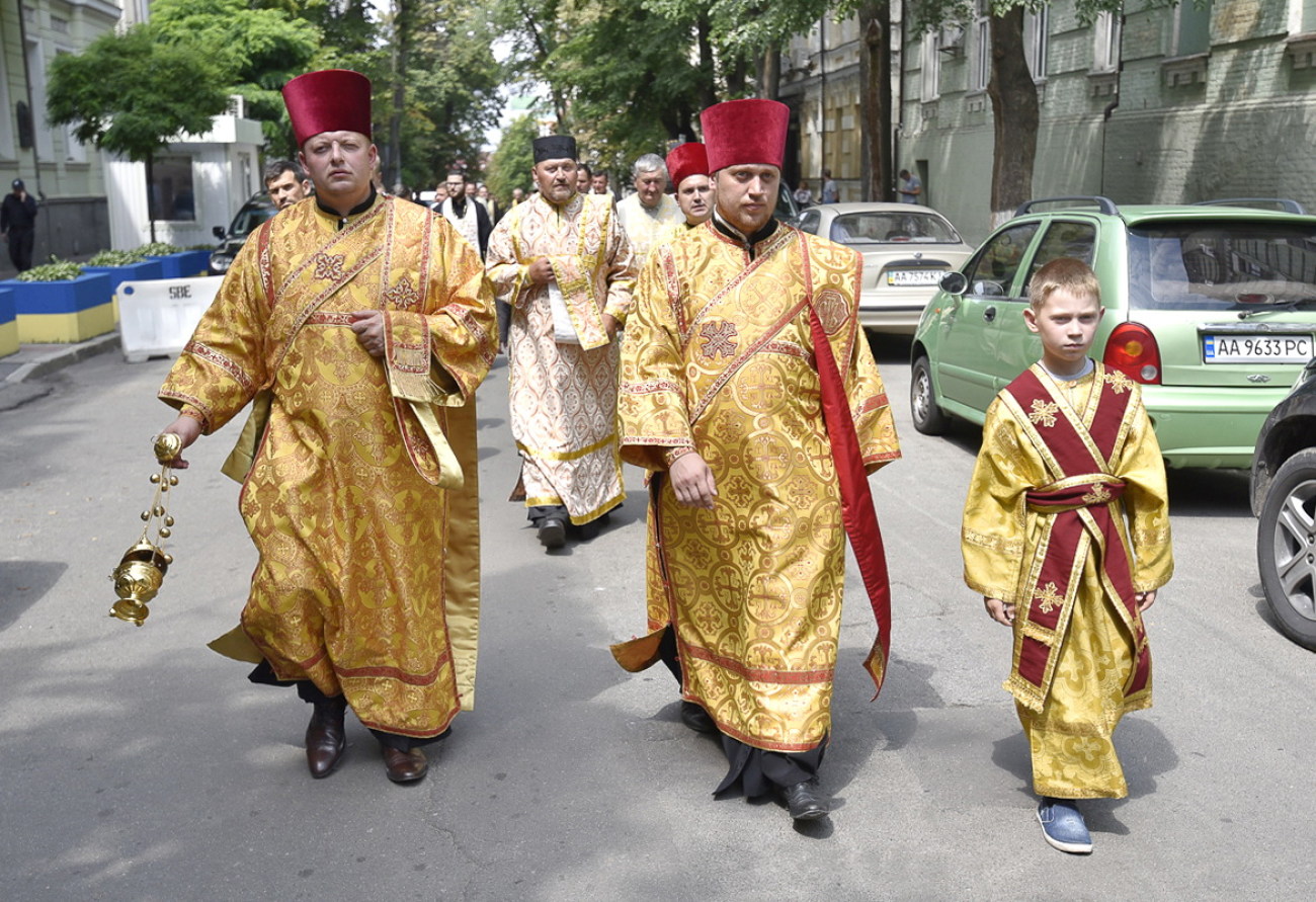 Верующие Украинской автокефальной православной церкви  прошли крестным ходом в Киеве