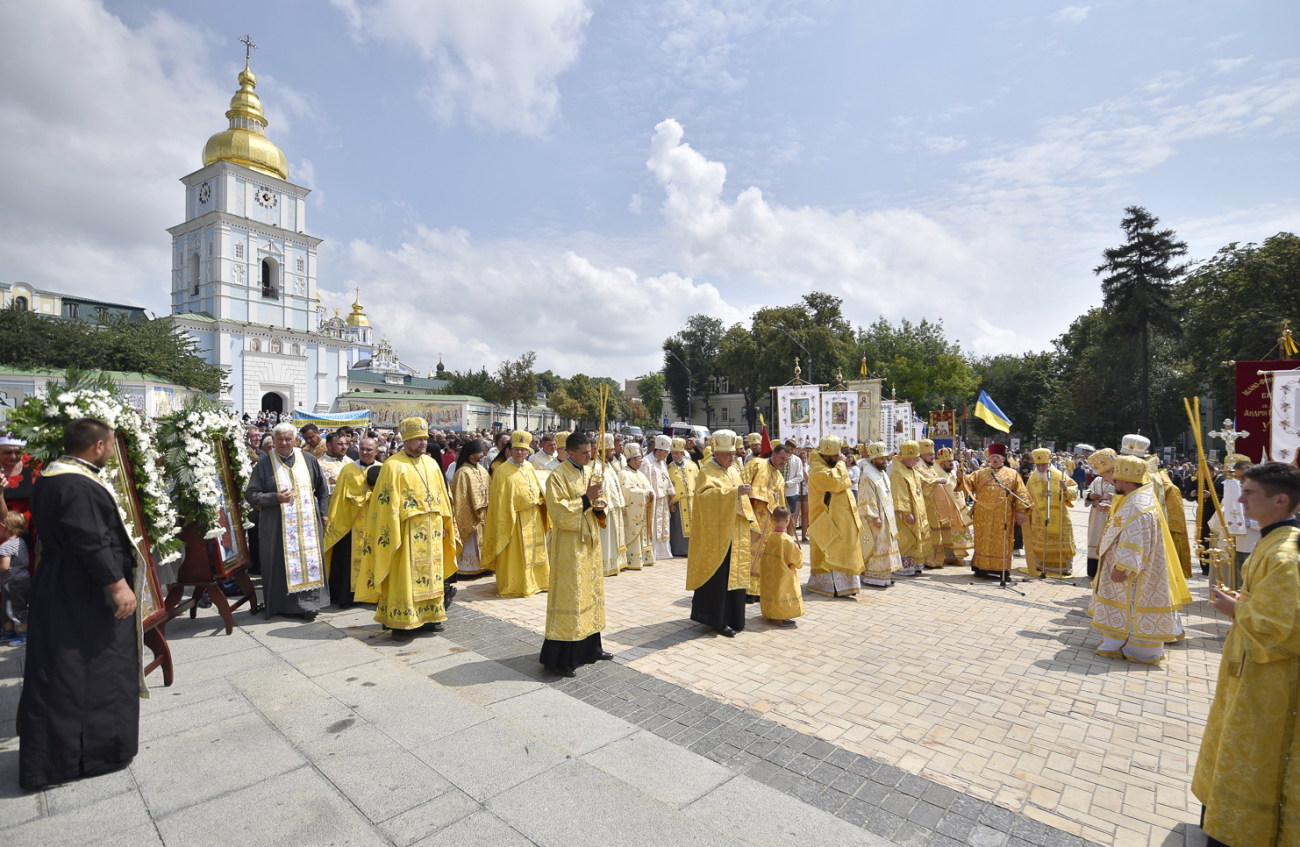 Верующие Украинской автокефальной православной церкви  прошли крестным ходом в Киеве
