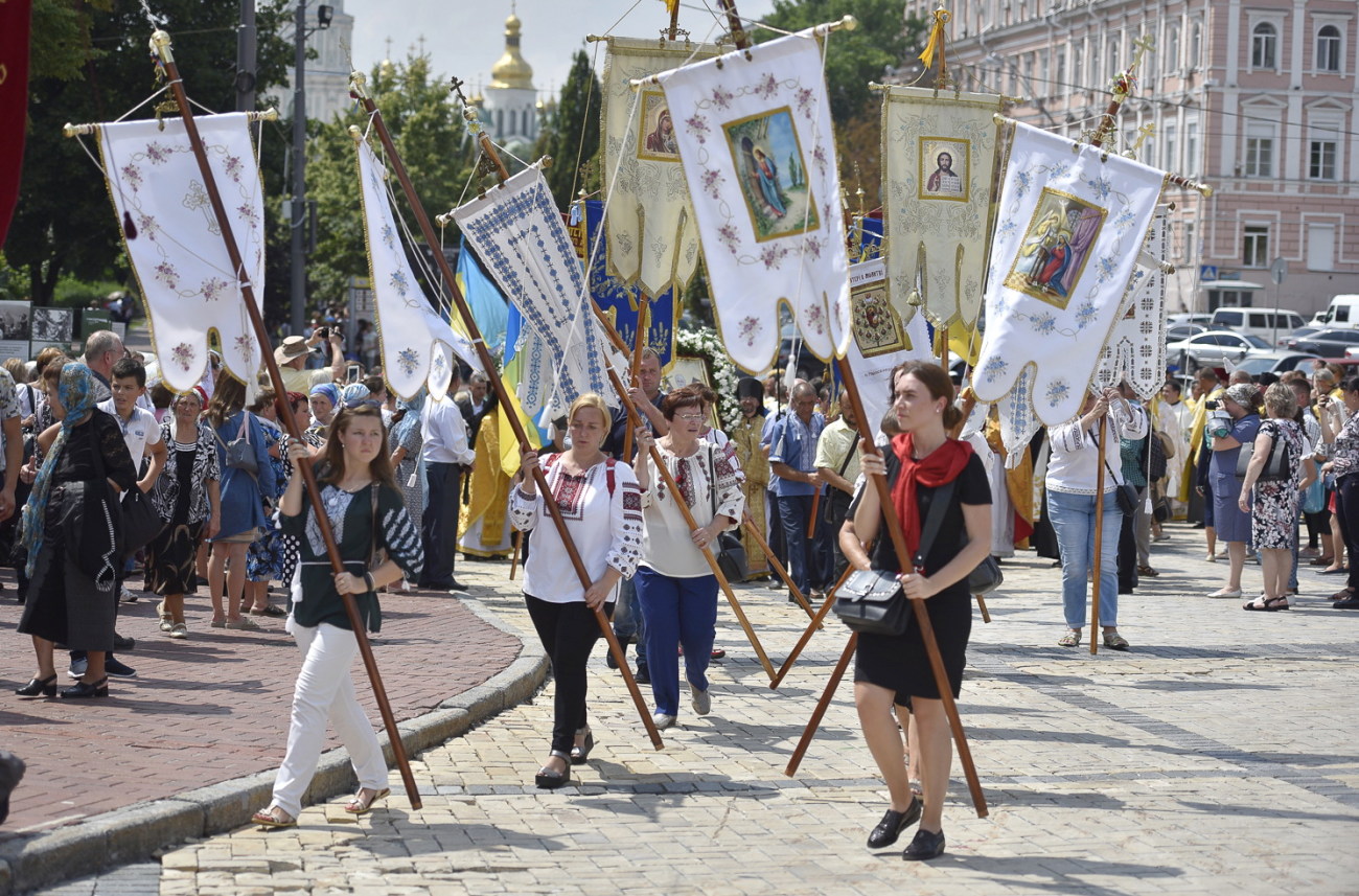 Верующие Украинской автокефальной православной церкви  прошли крестным ходом в Киеве