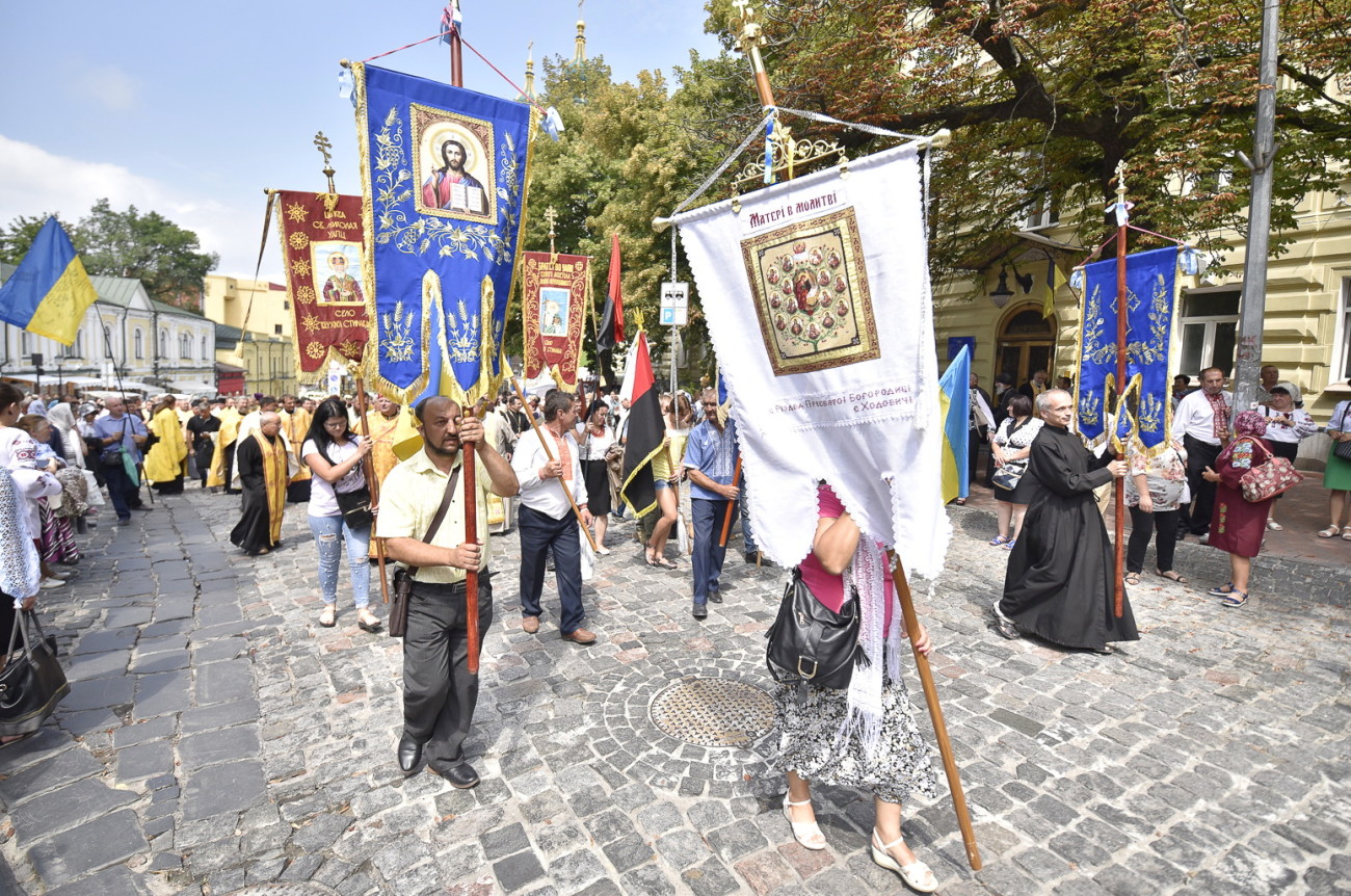 Верующие Украинской автокефальной православной церкви  прошли крестным ходом в Киеве