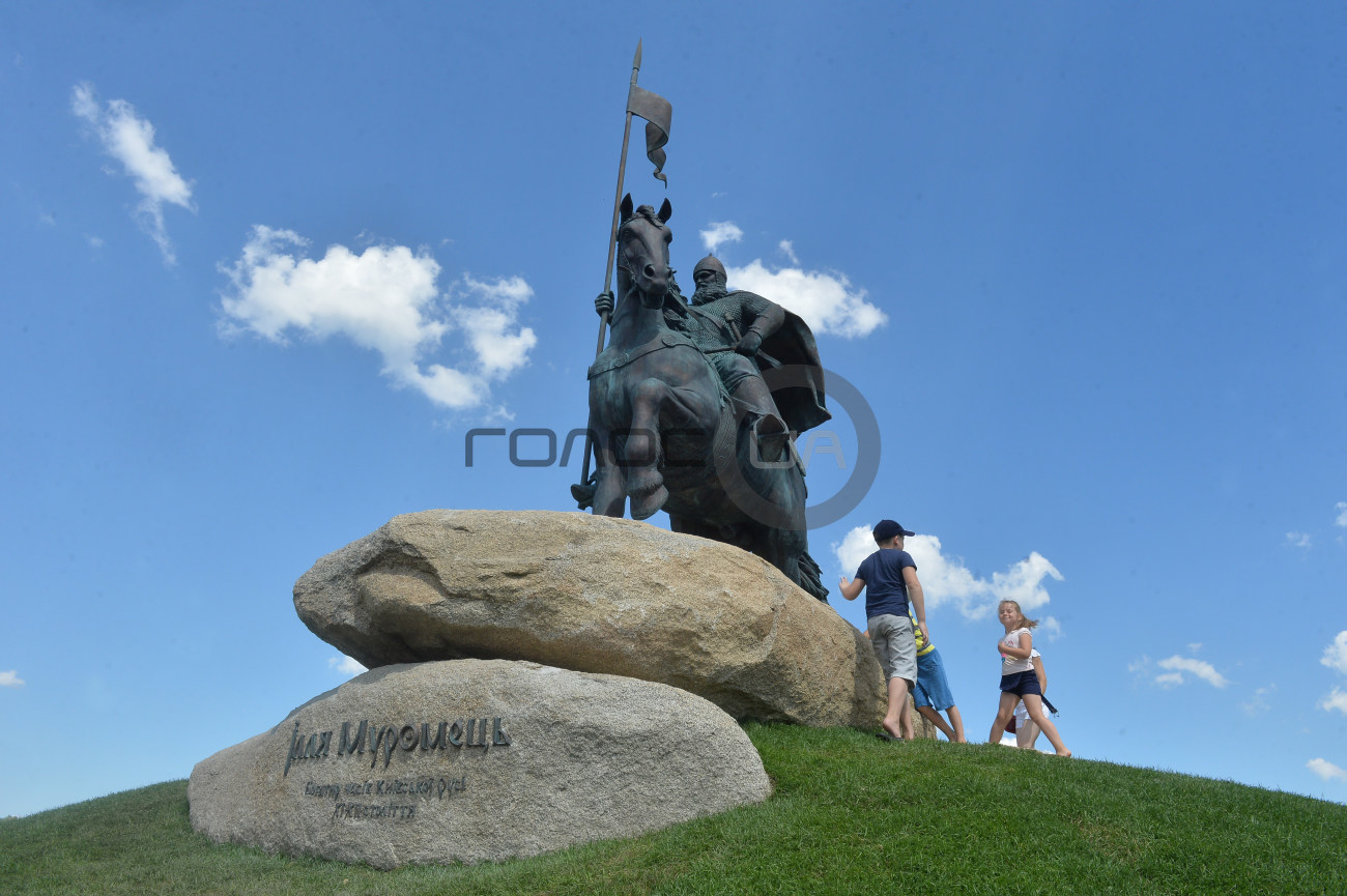 В Киеве открыли памятник Илье Муромцу