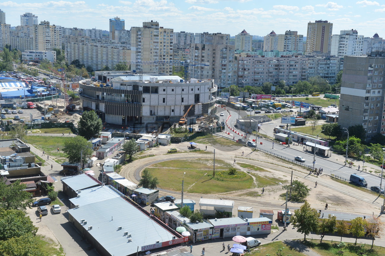 Скандальный ТРЦ на Героев Днепра в Киеве: строительство завершается