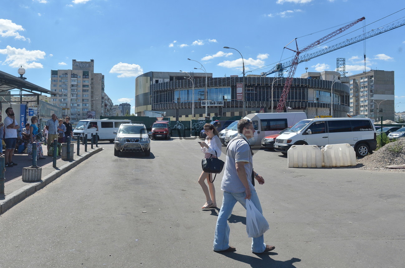 Скандальный ТРЦ на Героев Днепра в Киеве: строительство завершается