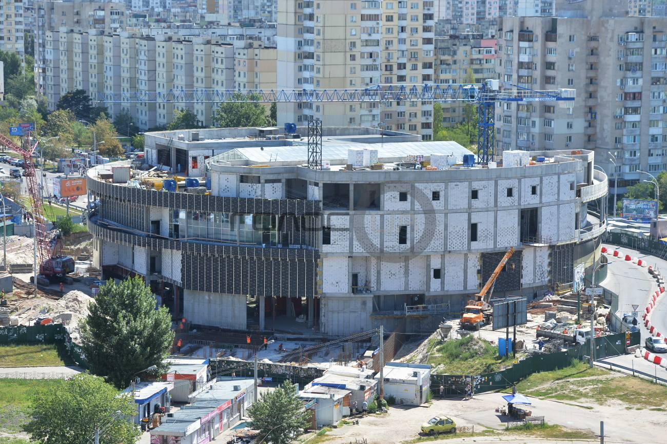 Скандальный ТРЦ на Героев Днепра в Киеве: строительство завершается