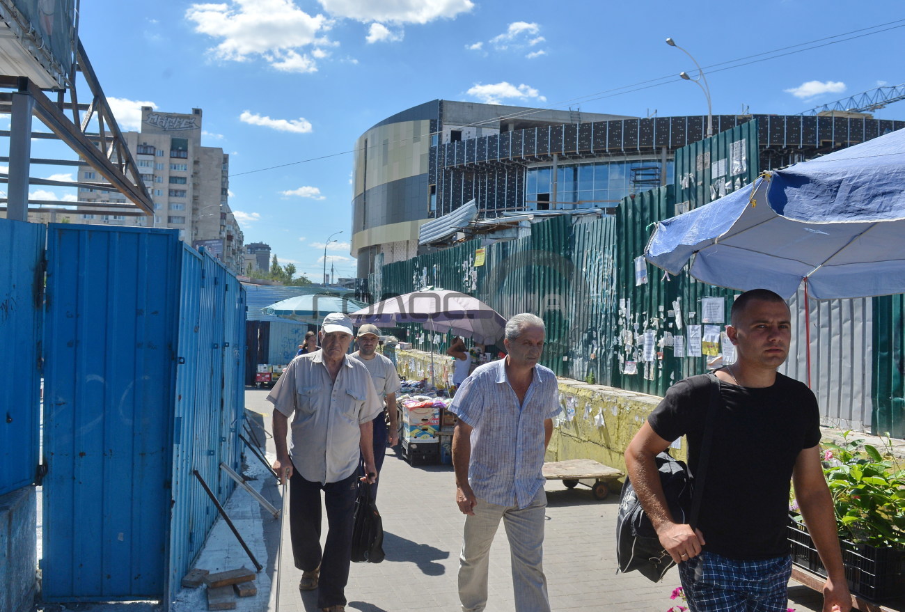 Скандальный ТРЦ на Героев Днепра в Киеве: строительство завершается