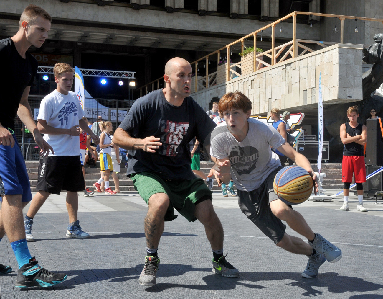 В Харькове состоялся фестиваль по уличному футболу и баскетболу