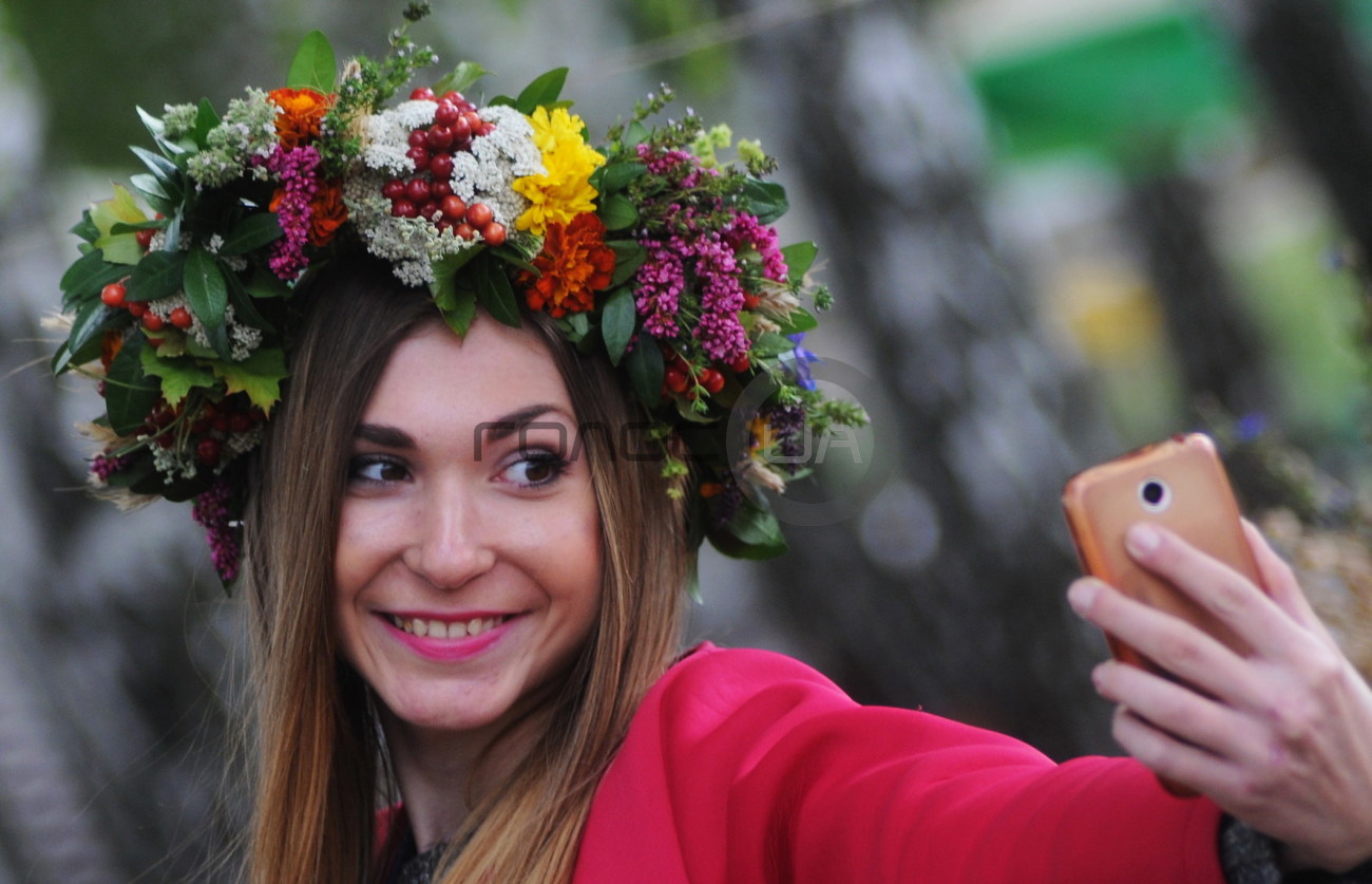 Украинцы празднуют Яблочный спас