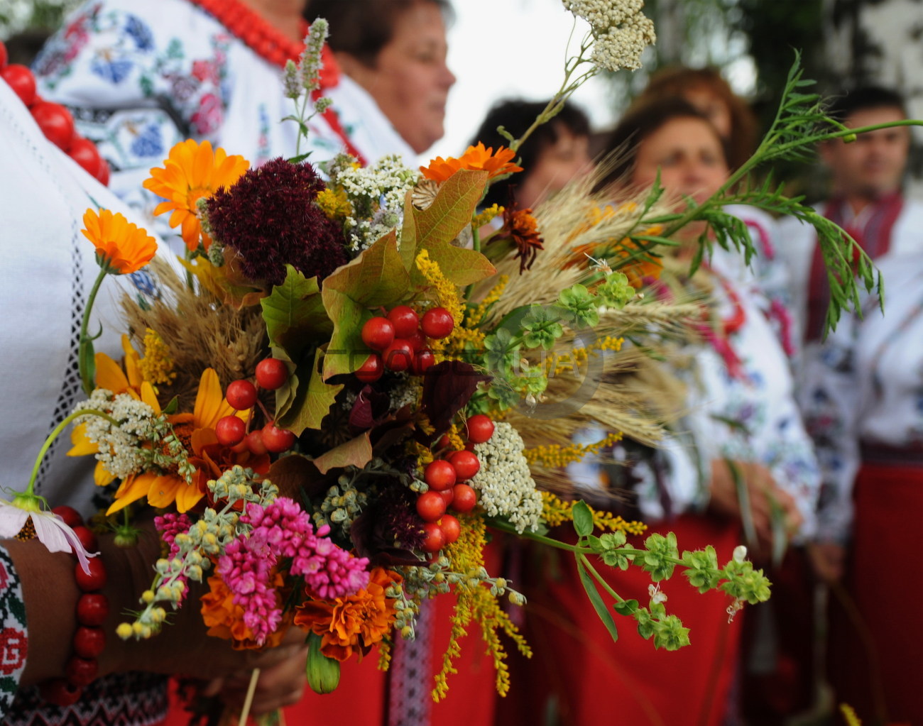 Украинцы празднуют Яблочный спас