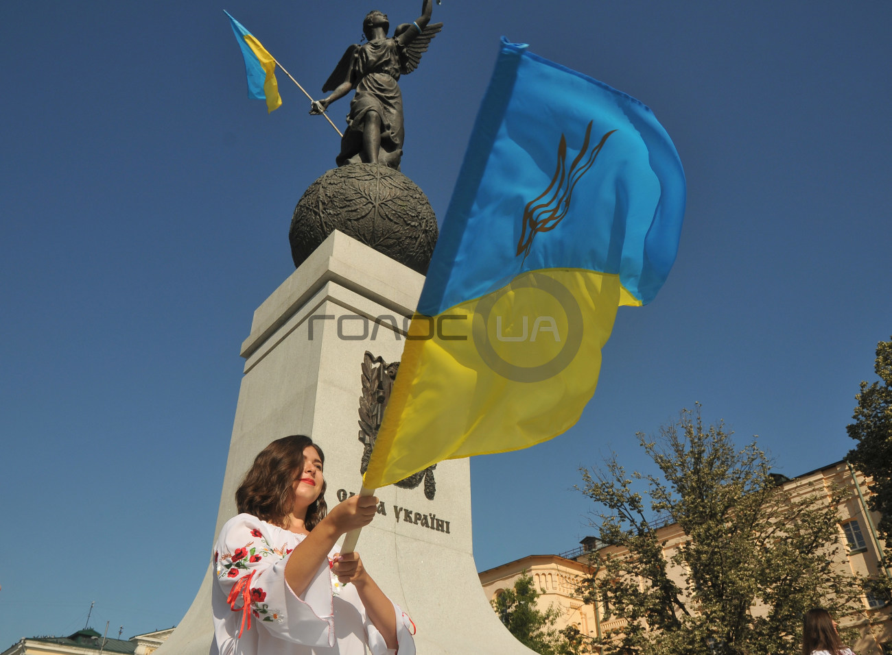 В Харькове состоялся флешмоб, посвященный Дню Флага Украины