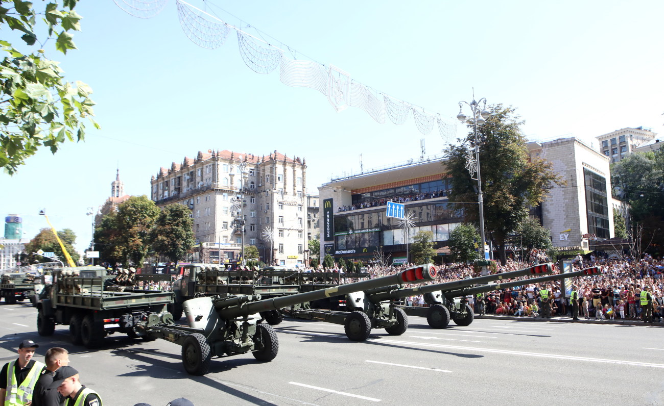 В Киеве состоялся военный парад