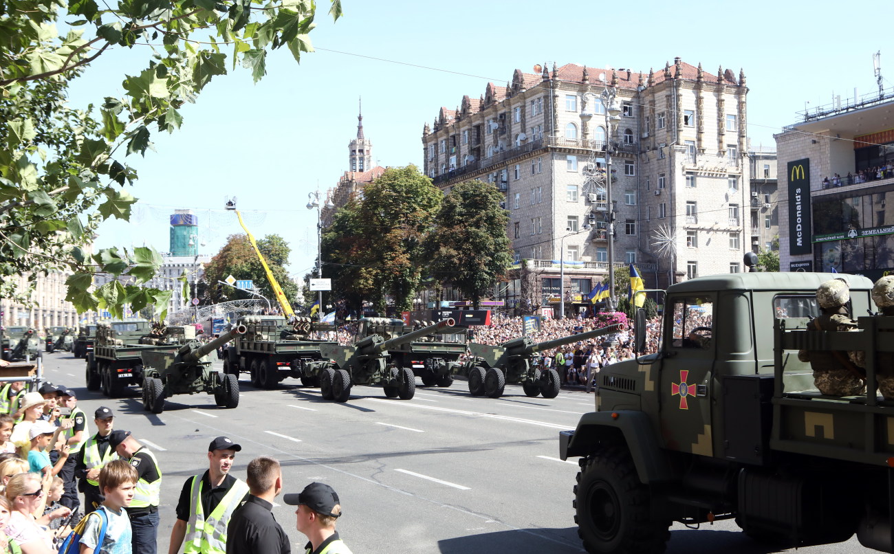 В Киеве состоялся военный парад