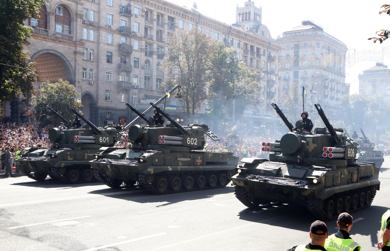 В Киеве состоялся военный парад