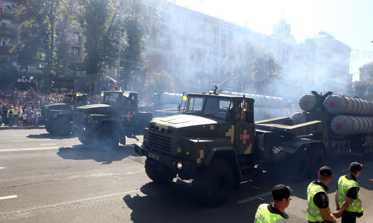 В Киеве состоялся военный парад