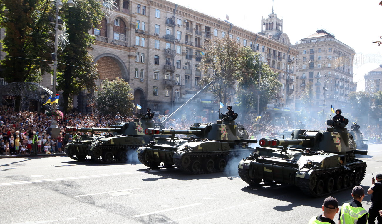 В Киеве состоялся военный парад