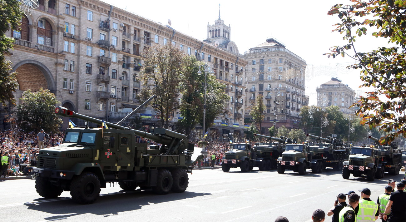 В Киеве состоялся военный парад