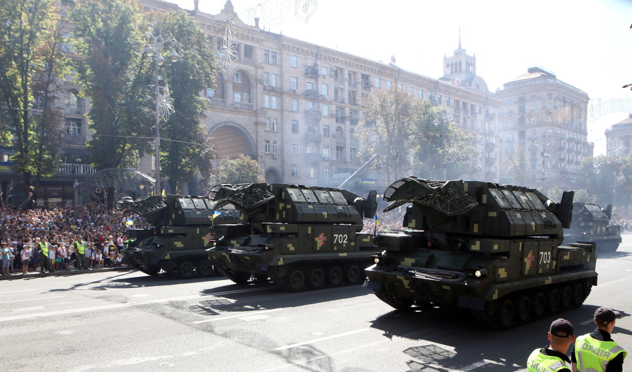 В Киеве состоялся военный парад