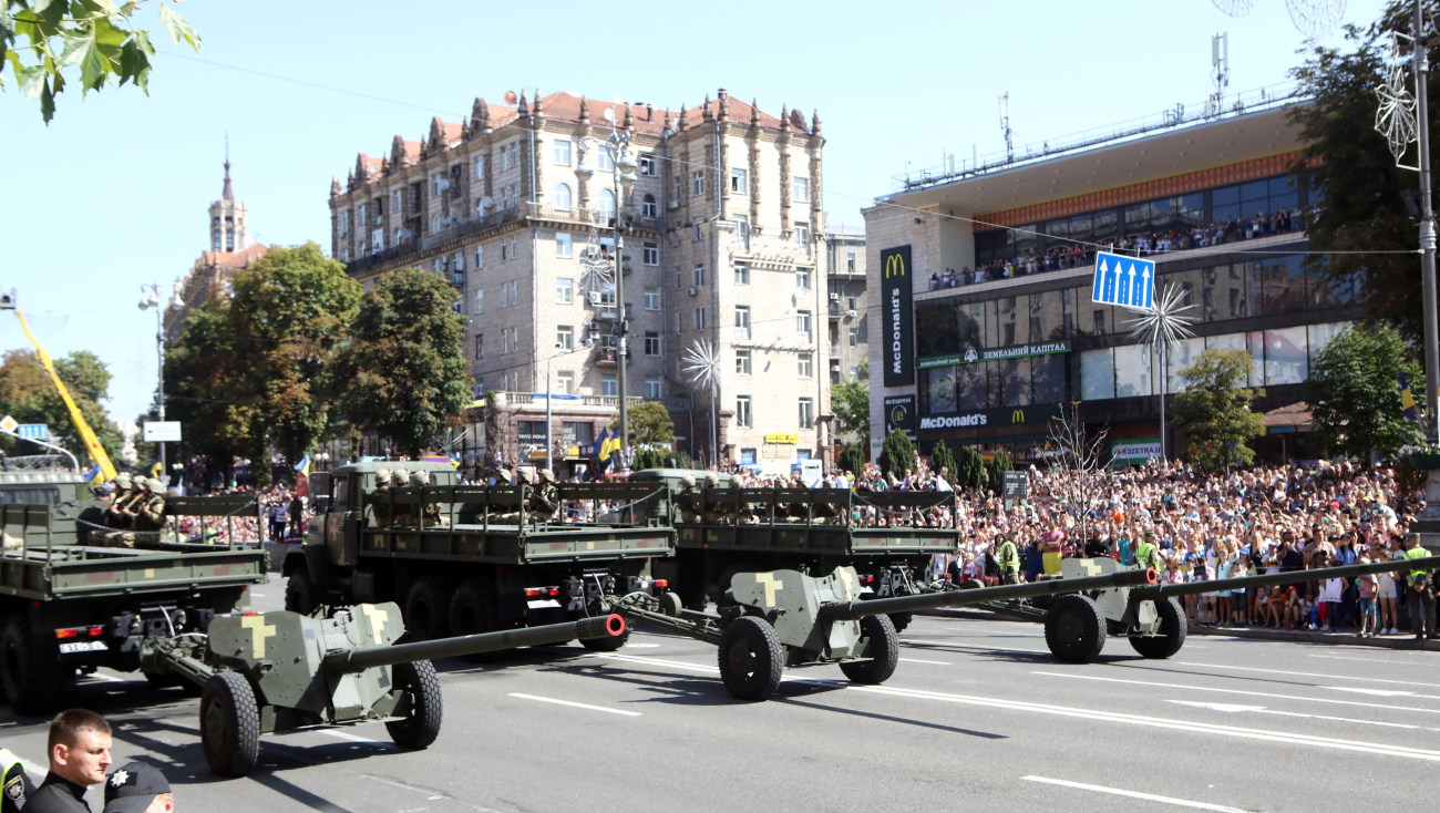 В Киеве состоялся военный парад